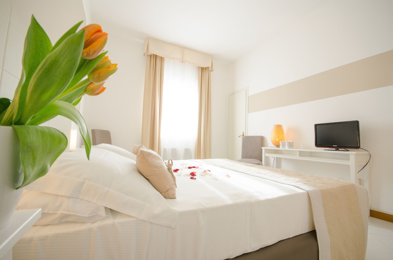 Bedroom 4, Hotel al Sole Bardolino, Verona