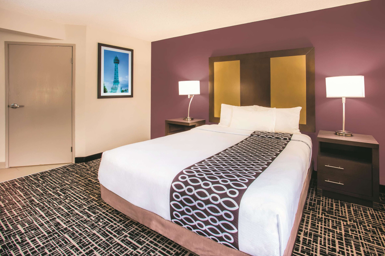 Bedroom 3, La Quinta Inn & Suites by Wyndham Cincinnati NE - Mason, Warren