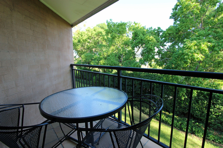 Exterior & Views 3