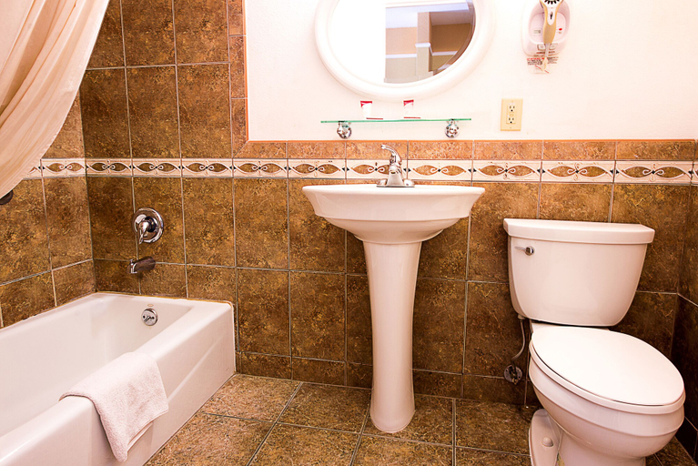 Bathroom 3, Econo Lodge Blythe, Riverside