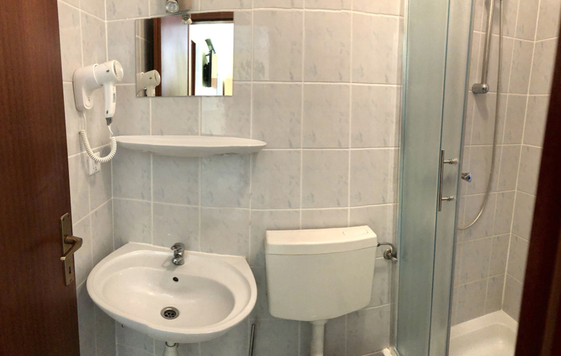 Bathroom 4, Pansion Begić, Dugi Rat