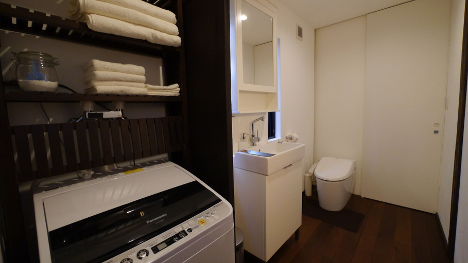Bathroom, Canal House Takasegawa, Kyoto