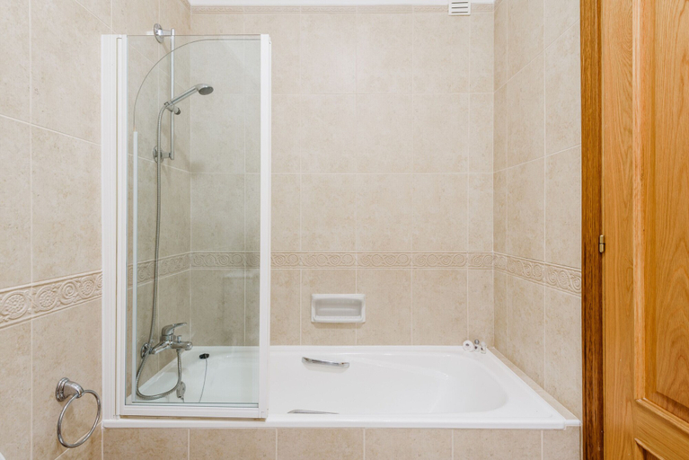 Bathroom 5, Boavista Golf Resort - Fairviews Villa, Lagos