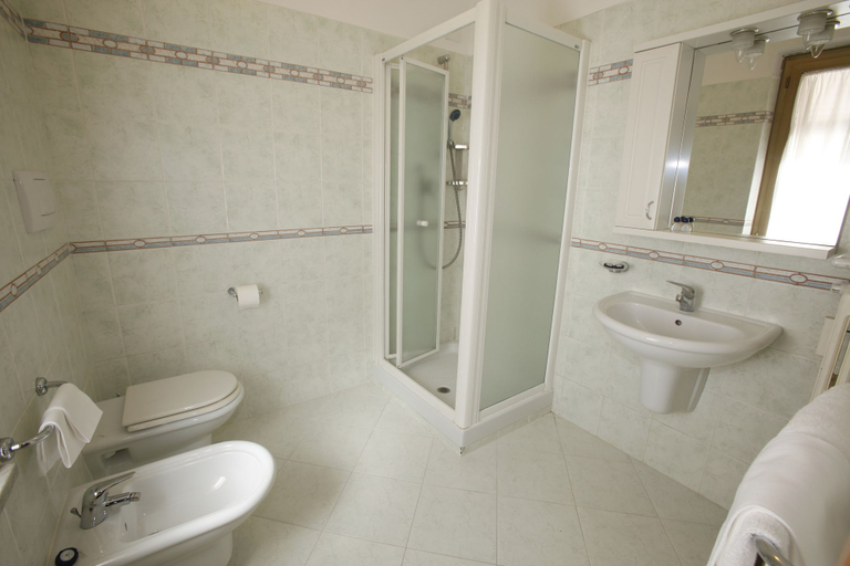 Bathroom 5, Hotel Adriatic, Rome