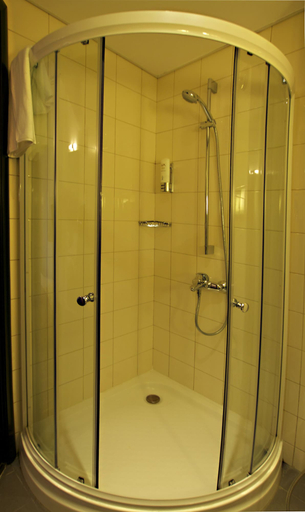 Bathroom 4, ibis Muscat, Bausher