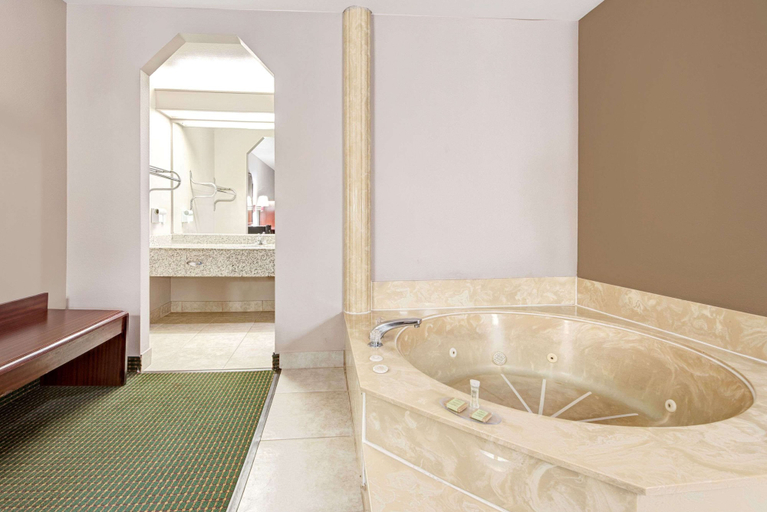 Bathroom 3, Super 8 by Wyndham Richardson Dallas, Dallas