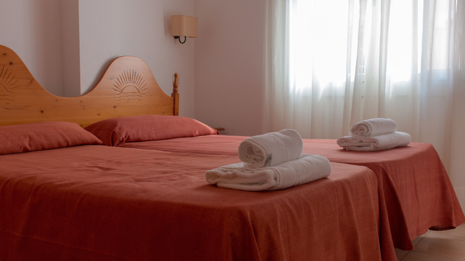 Bedroom 3, Apartaments Comte d'Empuries, Girona