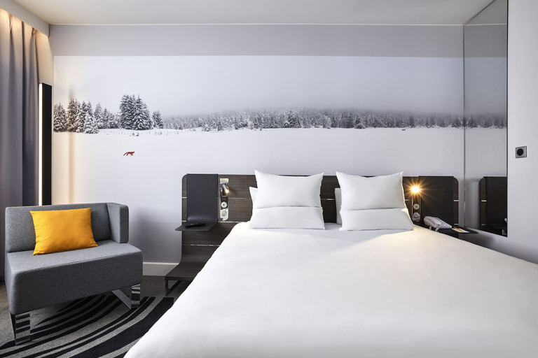 Bedroom 4, Novotel Edinburgh Centre, Edinburgh