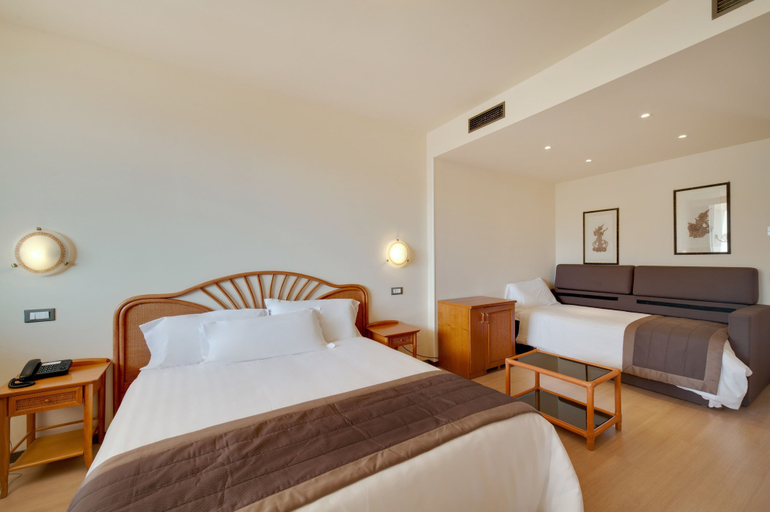 Bedroom 4, Nyala Suite Hotel Sanremo, Imperia