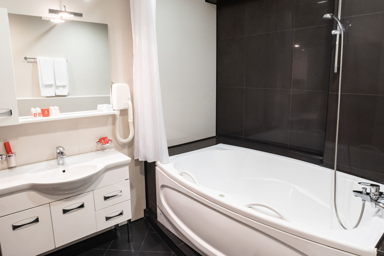 Bathroom 3, ParkCity Hotel, Chelyabinsk gorsovet
