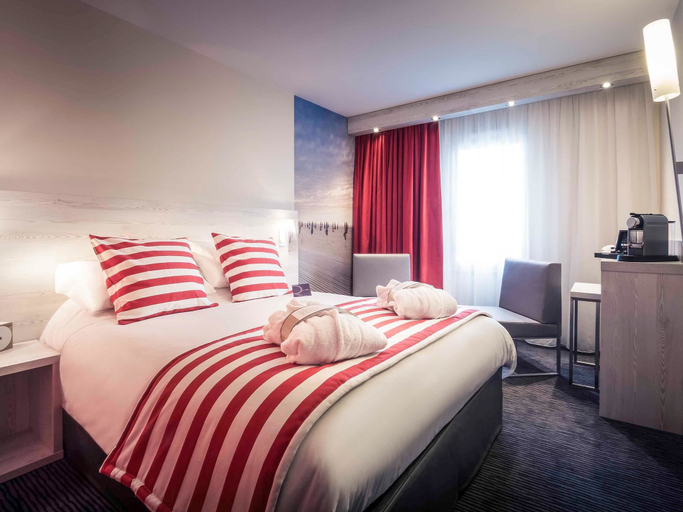 Bedroom 3, Hotel Mercure Trouville Sur Mer, Calvados
