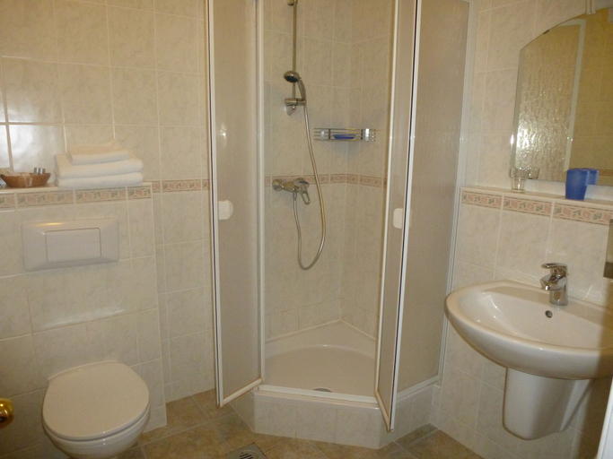 Bathroom 4, Albergo Giardino, Hévíz/Keszthely