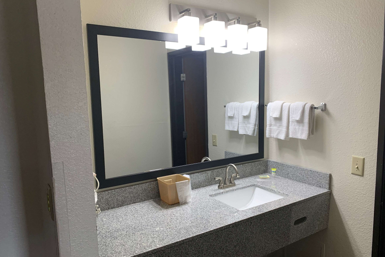 Bathroom 5, Baymont by Wyndham Waupun, Fond du Lac