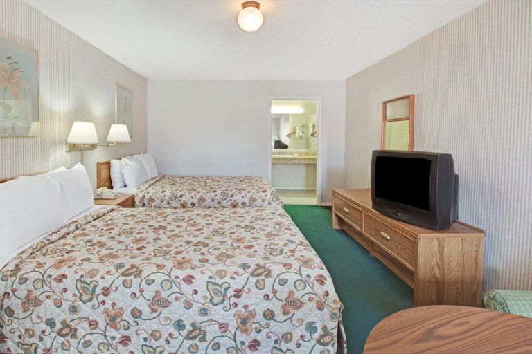 Bedroom 2, Knights Inn South Houston, Houston