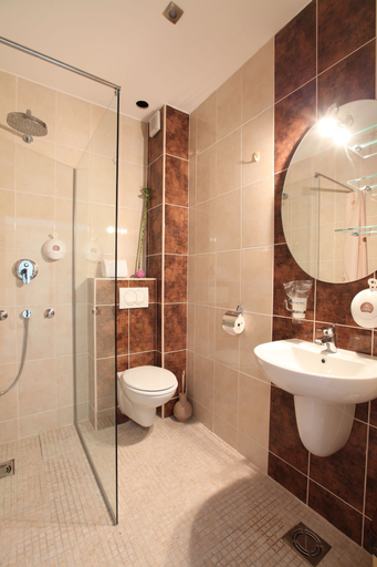 Bathroom 4, Hotel Novella Uno, Belgrade