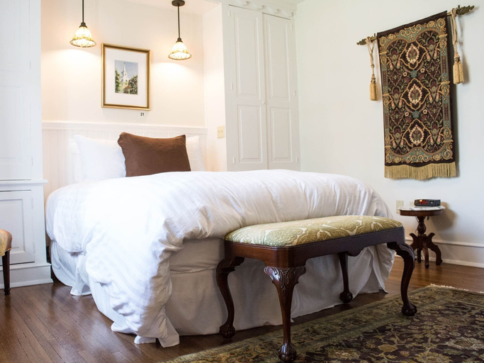 Bedroom 3, The Manor on Front, Dauphin