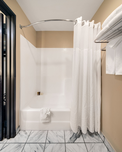 Bathroom 5, Ayres Hotel Corona – Riverside, Riverside