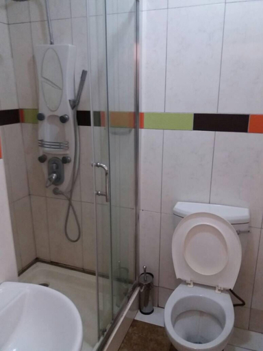 Bathroom 3, Trench Town Lodge, Livingstone
