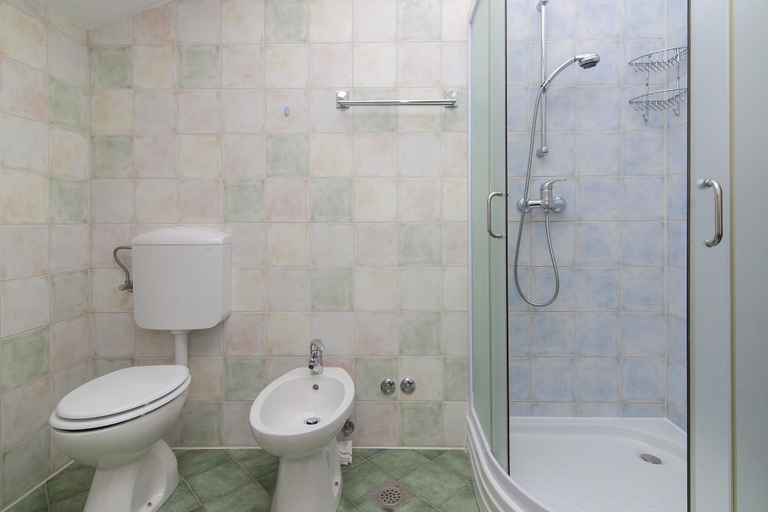Bathroom 4, Apartments Levan Ceja, Medulin