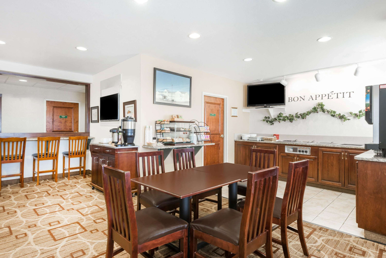 Food & Drinks 5, Hawthorn Extended Stay by Wyndham Seville, Medina