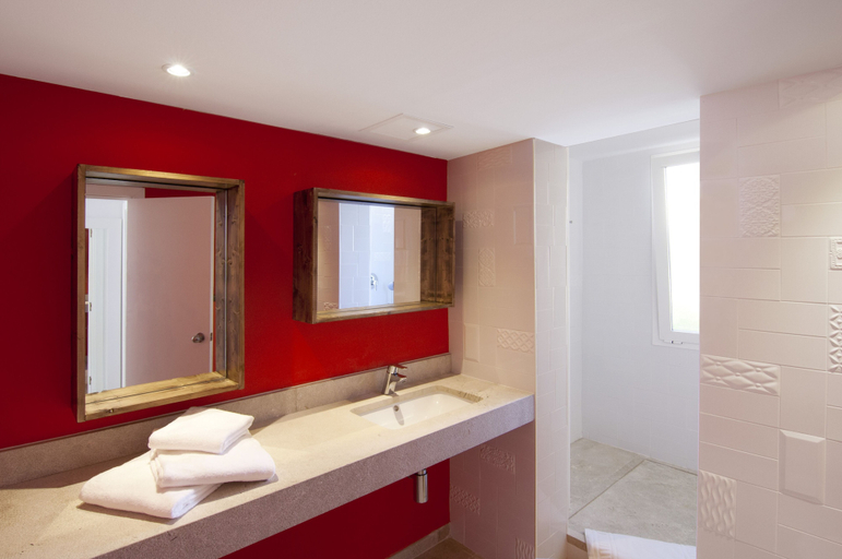Bathroom 4, Seaclub Alcudia, Baleares