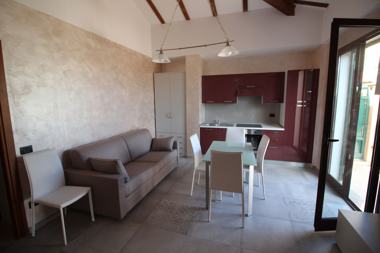 Others 5, Residence del Prado, Imperia