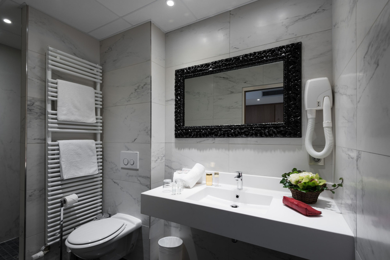 Bathroom 4, Bristol, Haut-Rhin