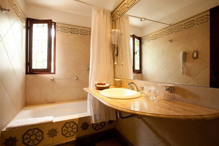 Bathroom 4, Marques de Tojo Hotel, Tumbaya