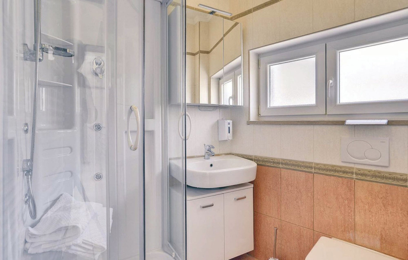 Bathroom 3, Vea Apartments Pula, Pula