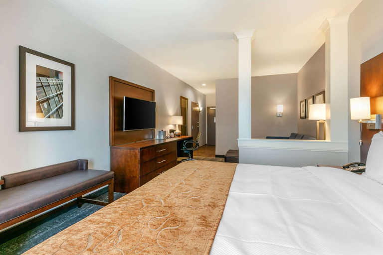 Bedroom 2, Comfort Suites North Tupelo, Lee