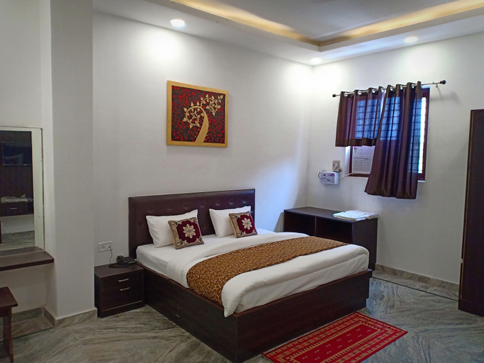 Bedroom 1, OAK TREE by Golden Plate, Meerut