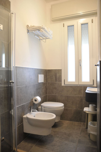 Bathroom 5, Hotel Eugenio, Forli' - Cesena