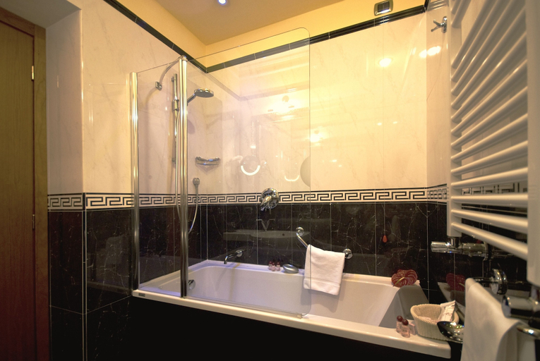 Bathroom 4, Hotel Manfredi Suite in Rome, Roma