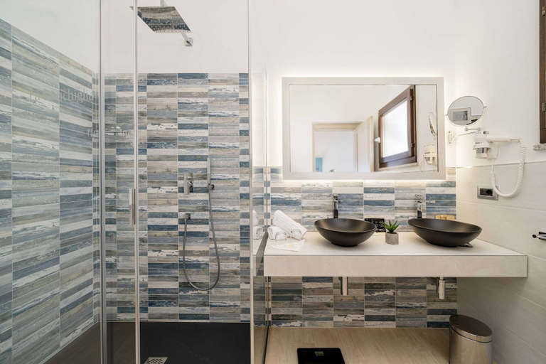 Bathroom 5, Hotel Ristorante La Conchiglia, Nuoro