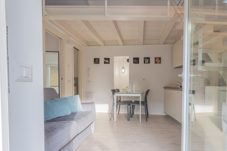 Others 3, Pretty Home, Lecco