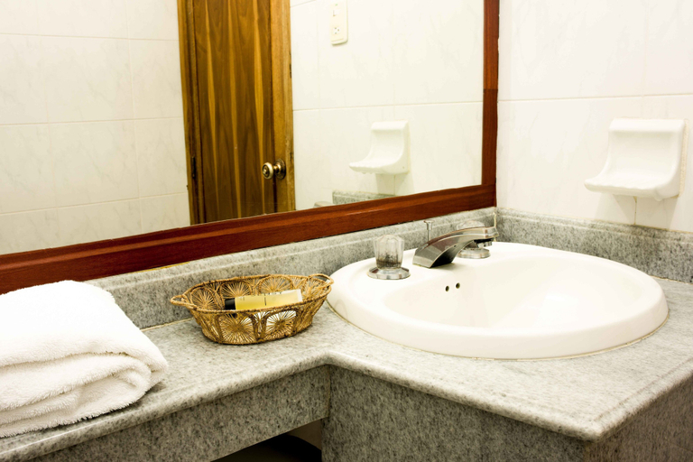 Bathroom 4, Hotel Prado 72, Barranquilla