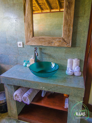 Bathroom 4, Twin Island Villas & Dive Resort, Klungkung