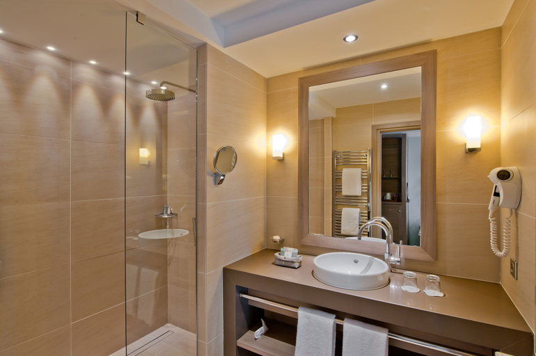 Bathroom 5, Hôtel Le Nouveau Monde, Ille-et-Vilaine