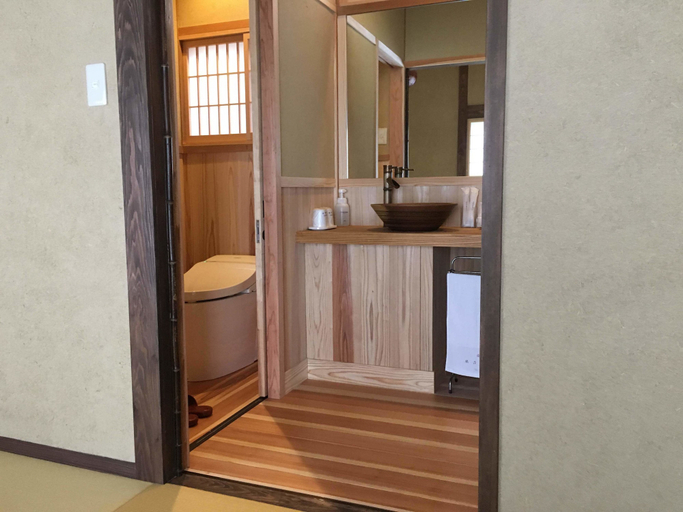 Bathroom 4, Makibanoie, Yufu