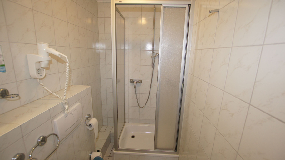 Bathroom 5, Hotel Dorfkrug Büsum, Dithmarschen