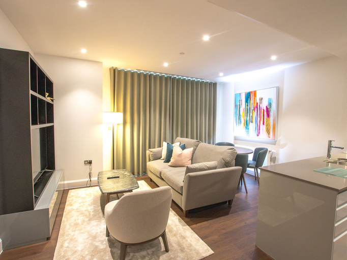 Others 5, Charles Hope Apartment Canary Wharf, London