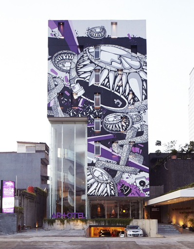 Exterior & Views 21