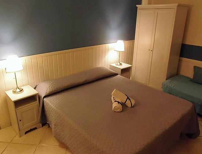 Bedroom 3, B&B Villa Cinque Pini, Napoli