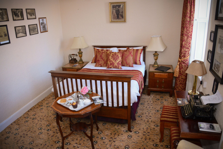 Bedroom 3, Bush Hotel