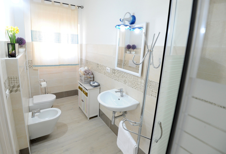 Bathroom 5, INAH Boutique Rooms, Nuoro