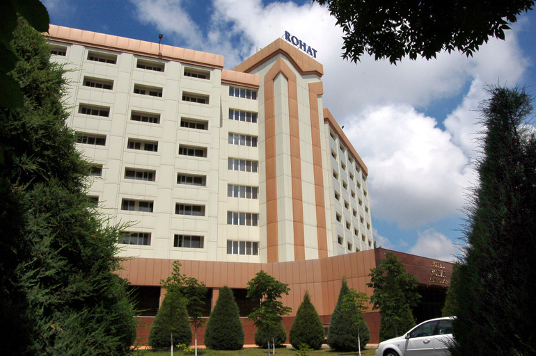 Exterior & Views