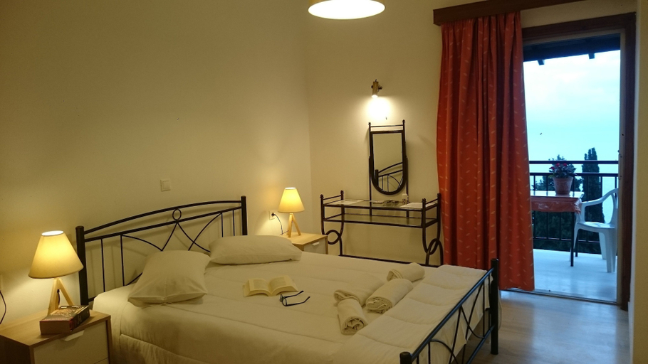 Bedroom 3, Aronis Apartments, Ionian Islands