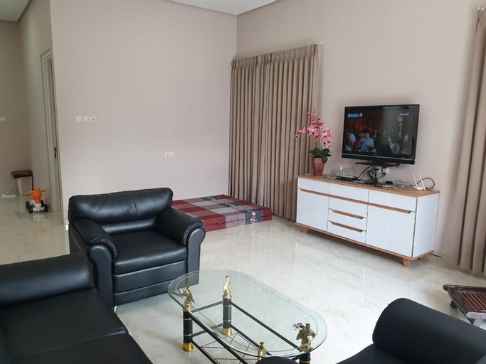 Others 3, Villa Batoe Puty, Malang