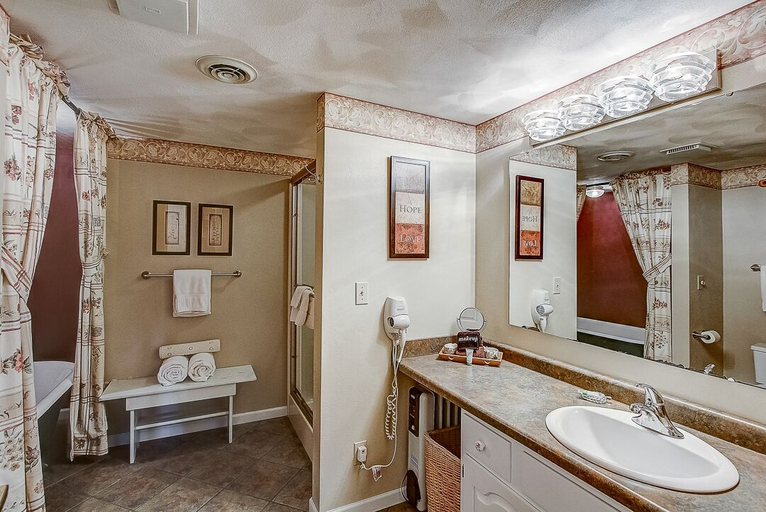 Bathroom 3, The Speckled Hen Inn B&B, Dane