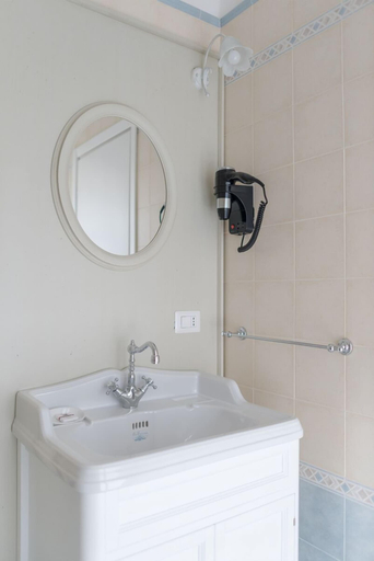 Bathroom 5, Gruppo Luxe Domus, Pavia